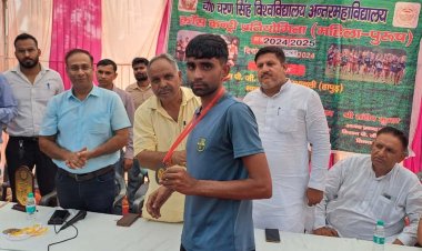 क्रास कंट्री दौड में मेडल जीत कर लौटा एमएम डिग्री कालेज का छात्र