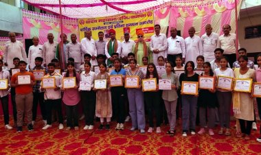 यादव महासभा ने सम्मानित किए मेधावी