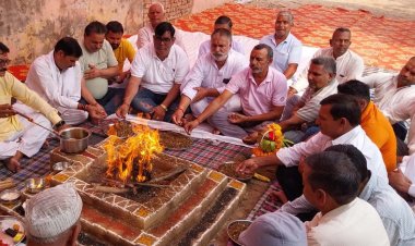 गौशाला में हवन के साथ हुई वार्षिक बैठक