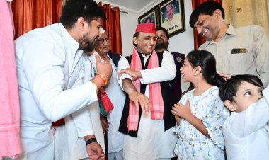 सपा के युवजन सभा के राष्ट्रीय महासचिव अमन यादव के घर पहुंचे अखिलेश यादव