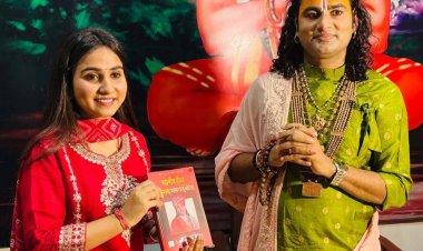 रेणुका को मिला अनिरूद्धाचार्य महाराज का आशीर्वाद