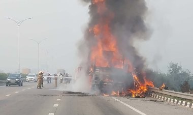 ईपीई पर ट्रक बना आग का गोला