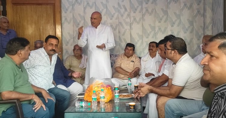 विधायक (MLC ) श्री चंद्र शर्मा ने संजीव शर्मा के पक्ष में मतदान करने की अपील की।