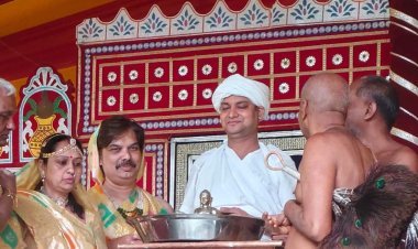 समवसरण की दिव्य ध्वनि सुन हर्षित हुए धर्मावलम्बी