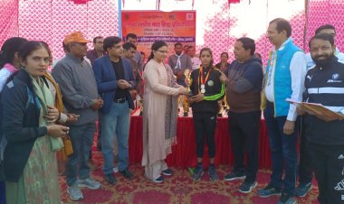 परिषदीय खेलों में बंदपुर की अनन्या बनी ओवरऑल चैम्पियन