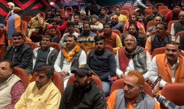 विधायक ने कार्यकर्ताओं संग देखी द साबरमती रिपोर्ट