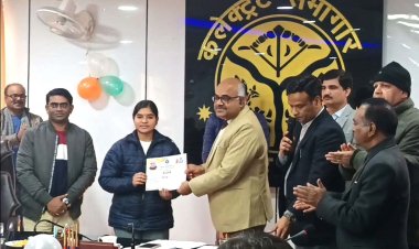 जनपद स्तरीय भाषण प्रतियोगिता जीतने वाली छात्रा को किया सम्मानित