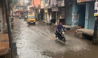 मूसलाधार बारिश से जनजीवन अस्तव्यस्त