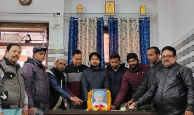कांग्रेसियों ने पूर्व प्रधानमंत्री डॉ मनमोहन सिंह को श्रद्धा सुमन अर्पित किए