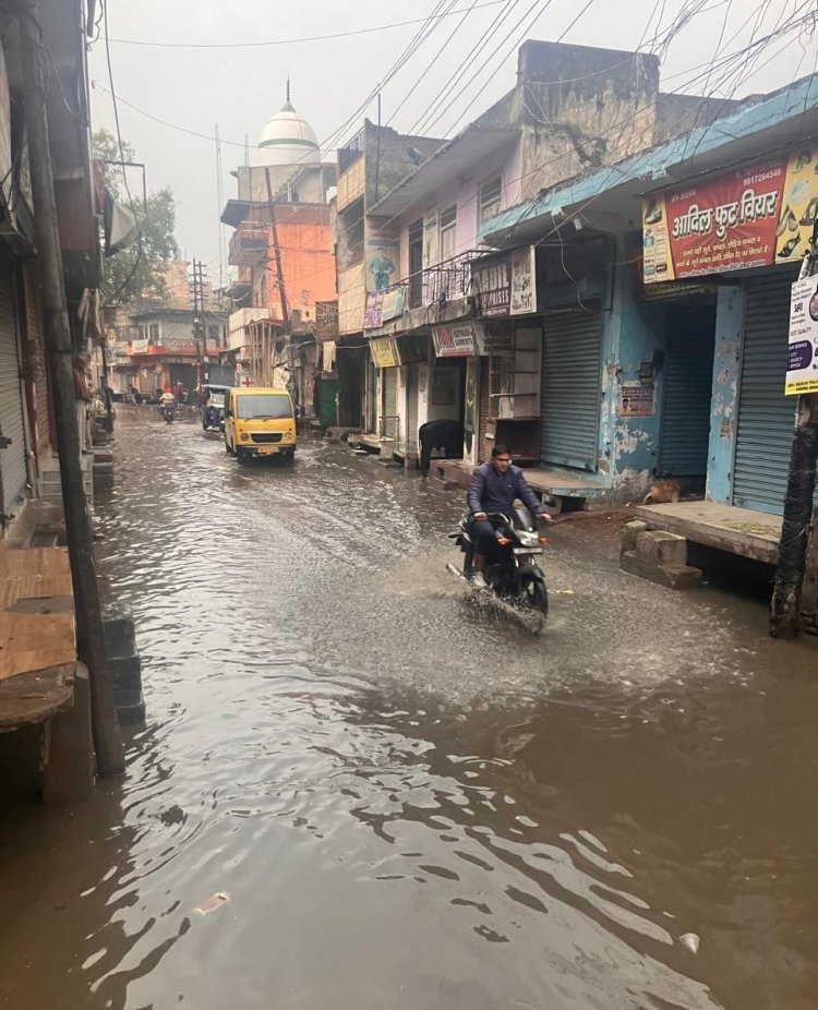 मूसलाधार बारिश से जनजीवन अस्तव्यस्त