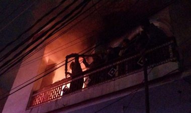 खेकड़ा में जूते चप्पल के गोदाम लगी भीषण आग