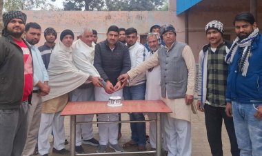 केक काटकर मनाया विधायक योगेश का जन्मदिवस