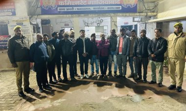 सड़क के किनारे एवं सार्वजनिक स्थान पर शराब पीने वाले 111 लोग धरे गए।