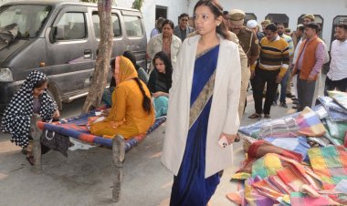 जिलाधिकारी ने स्वयं सहायता समूह का बढाया हौसला