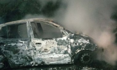 साकरौद गांव में खड़ी कार अचानक बनी आग का गोला