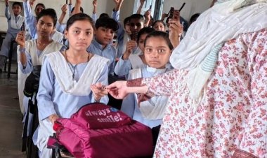 माध्यमिक स्कूलों में वितरित की गई आयरन टेबलेट