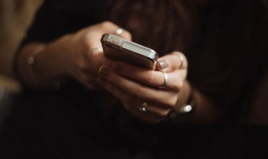 महिला को फोन कर अज्ञात व्यक्ति ने की अभद्रता