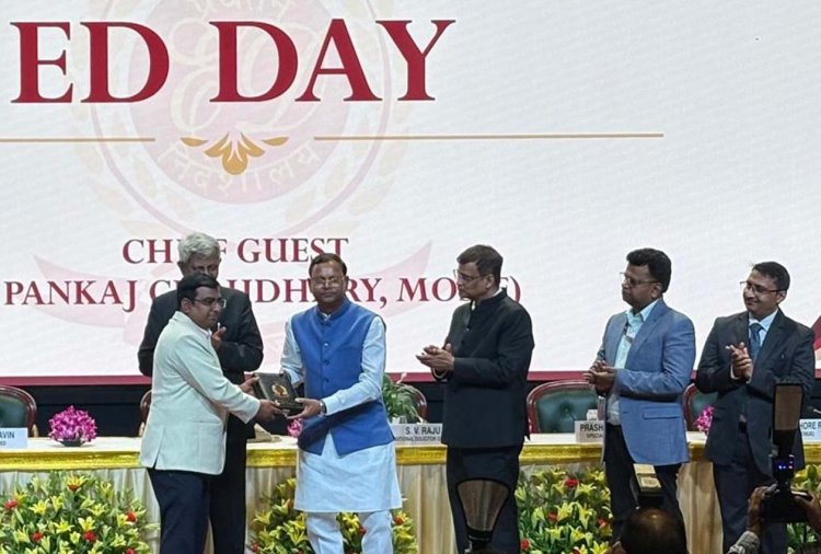 दिल्ली में सम्मानित हुए फखरपुर के ईडी अधिकारी