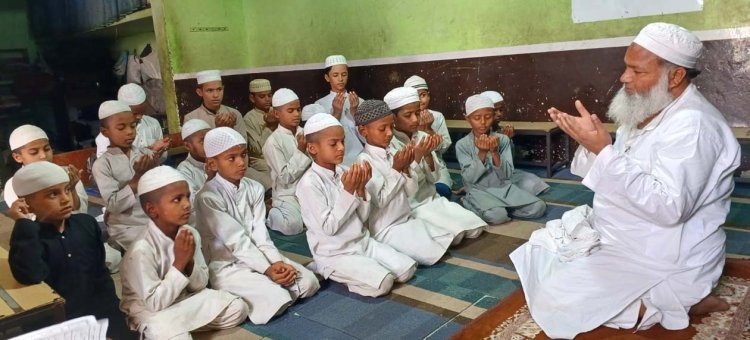 मदरसे में पहलगाम हमले के मृतकों की आत्मा की शांति के लिए दुआ