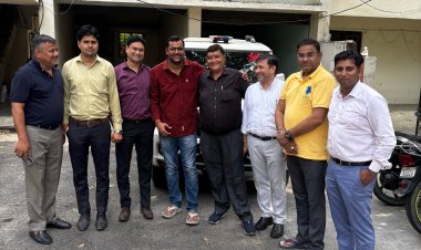 गाजियाबाद से सिद्धार्थनगर हुए एसडीएम निखिल चक्रवर्ती का स्थानांतरण, पत्रकारों ने दी भावभीनी विदाई