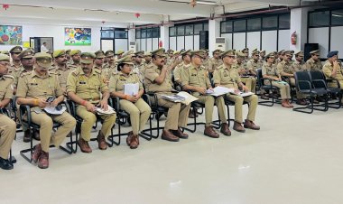 अपराध नियंत्रण को लेकर गाजियाबाद पुलिस आयुक्त ने की समीक्षा बैठक, दिए सख्त दिशा-निर्देश