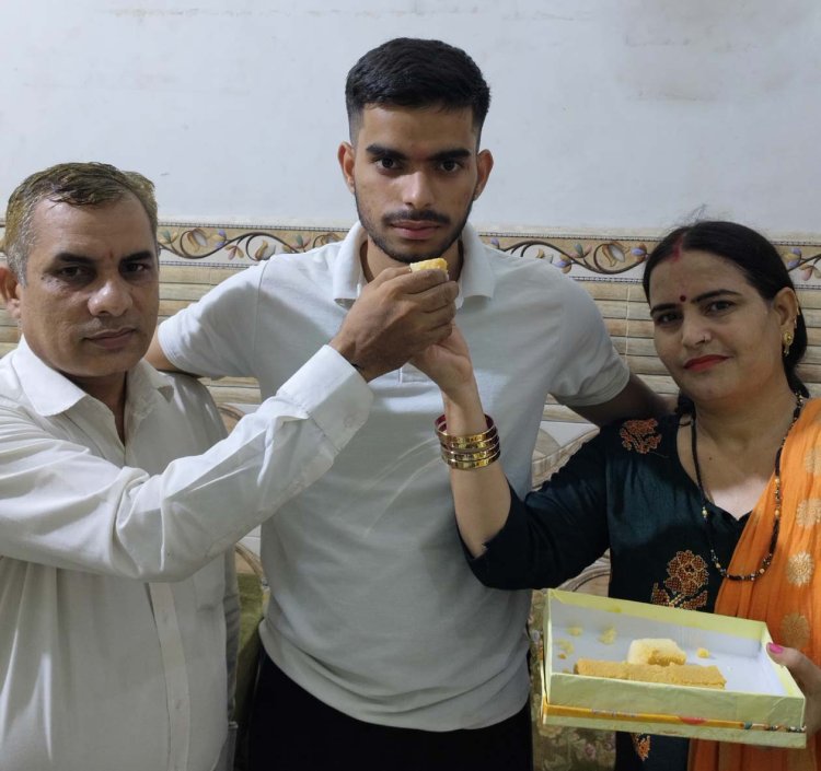 नेवी में चयनित हुआ किसान का बेटा आदित्य