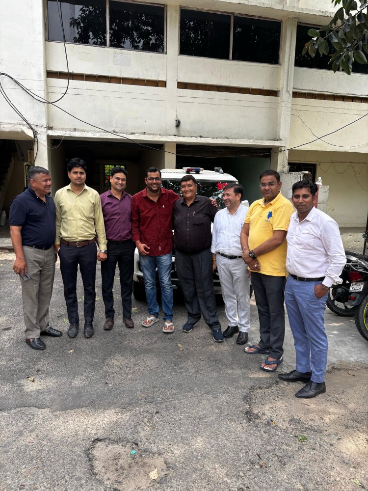 गाजियाबाद से सिद्धार्थनगर हुए एसडीएम निखिल चक्रवर्ती का स्थानांतरण, पत्रकारों ने दी भावभीनी विदाई