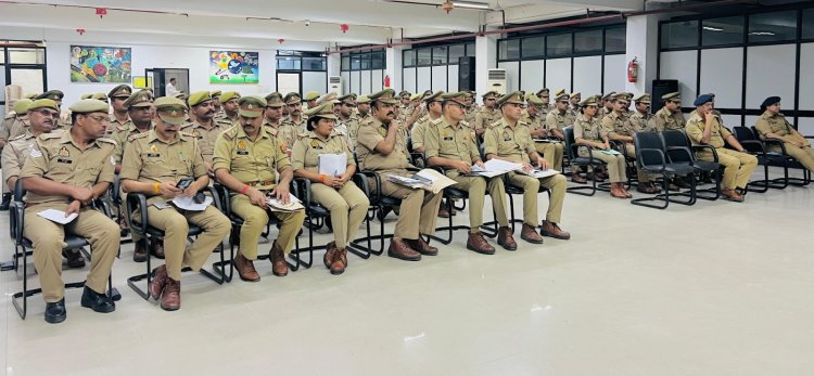 अपराध नियंत्रण को लेकर गाजियाबाद पुलिस आयुक्त ने की समीक्षा बैठक, दिए सख्त दिशा-निर्देश