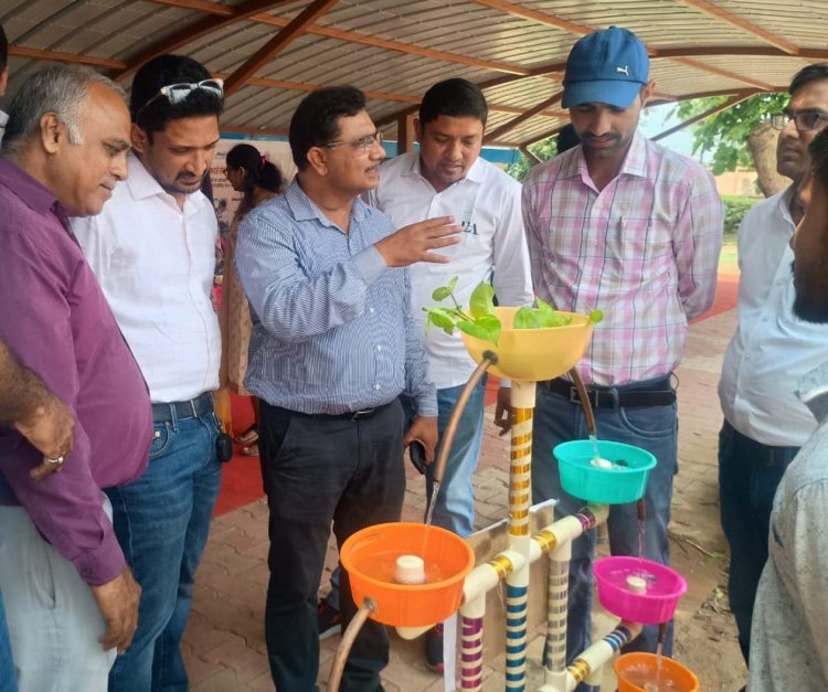 औद्योगिक प्रशिक्षण संस्थान में प्रशिक्षुओं ने दिखाए अपने मॉडल