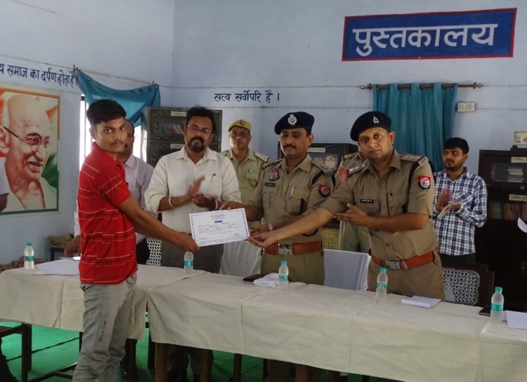 शिव नाडर फाउंडेशन ने बंदियों को दी शिक्षण सामग्री