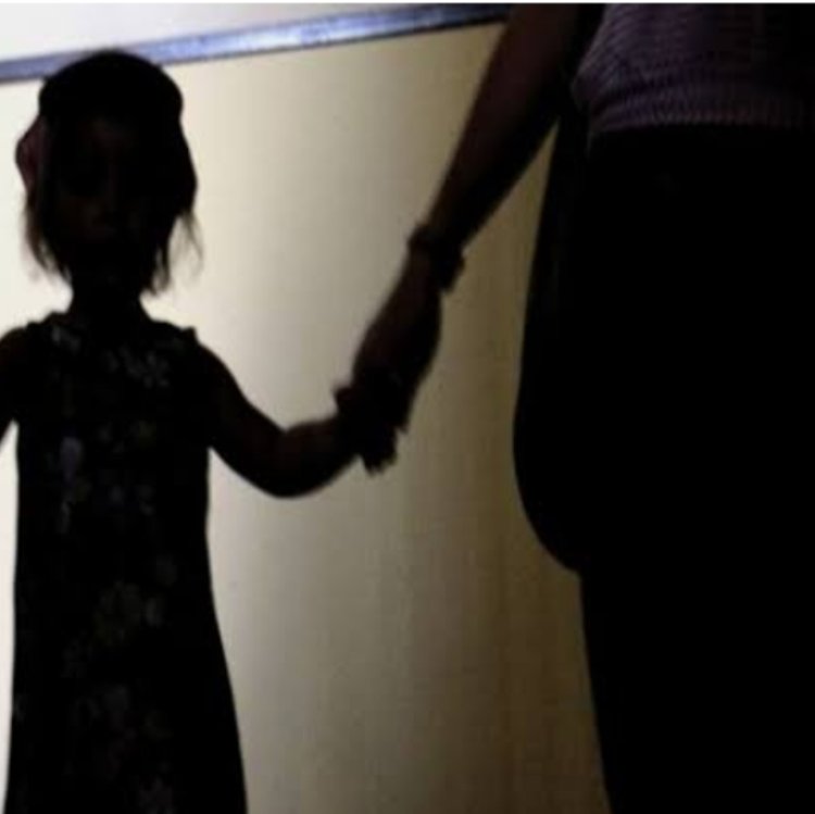 चॉकलेट का लालच देकर पड़ोसी ने ही 8 वर्षीय मासूम बच्ची को हवस का शिकार बनाने का किया प्रयास