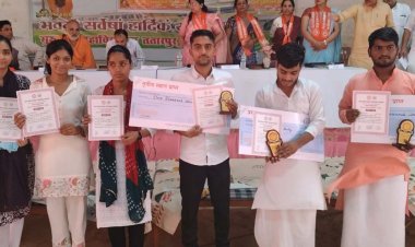 मंडल स्तरीय संस्कृत सामान्य ज्ञान प्रतियोगिता में एमएम डिग्री कॉलेज के छात्रों का शानदार प्रदर्शन