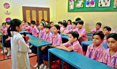 आदर्श पब्लिक स्कूल में बच्चों ने चलचित्र के माध्यम से जानी अंतरिक्ष की रोमांचक दुनिया