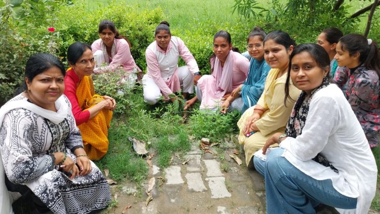एक पेड़ मां के नाम अभियान के तहत जैन गर्ल्स डिग्री कॉलेज में पौधारोपण