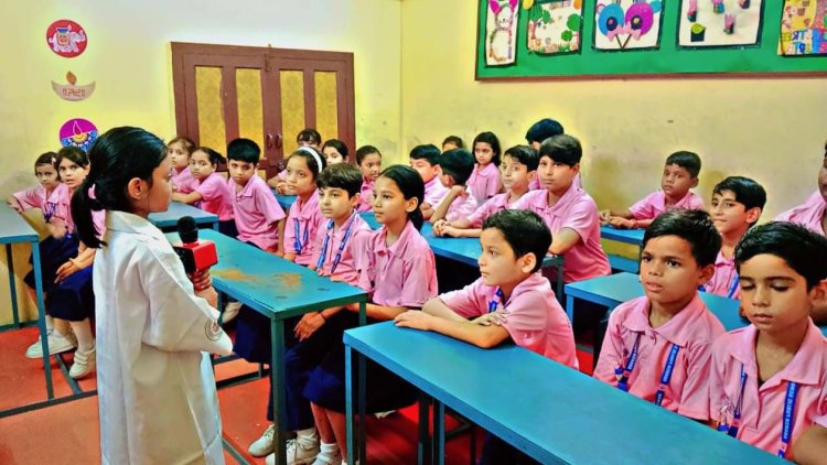 आदर्श पब्लिक स्कूल में बच्चों ने चलचित्र के माध्यम से जानी अंतरिक्ष की रोमांचक दुनिया