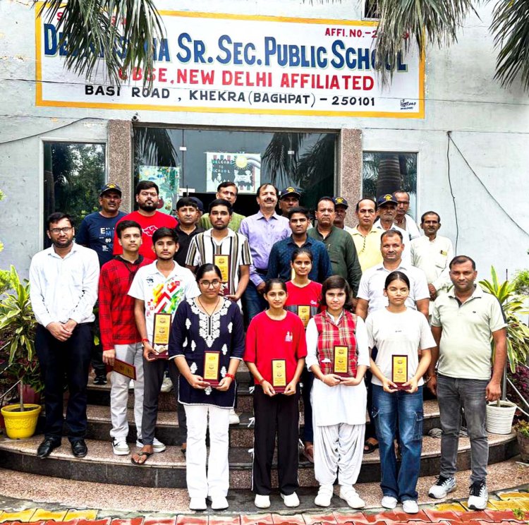 देव कृष्णा पब्लिक स्कूल में मेधावी छात्रों का सम्मान