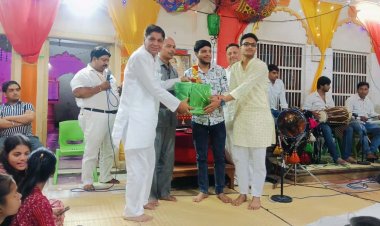 भजन संध्या में झूमे श्रद्धालु, रथयात्रा निकालने वालों का हुआ सम्मान