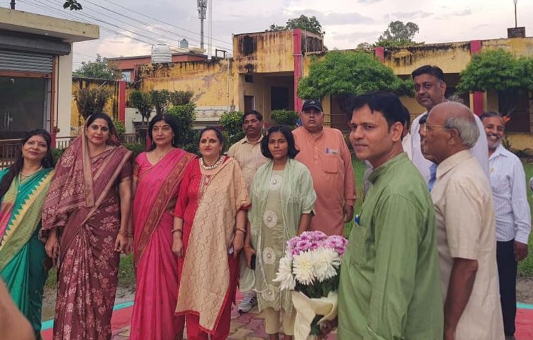 लोक कला साहित्य संस्कृति के तत्वावधान में मासिक काव्य गोष्ठी का भव्य आयोजन