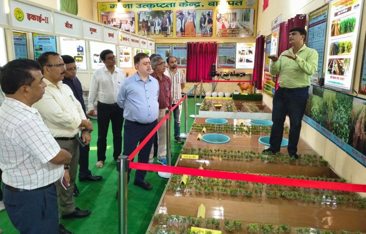 प्रमुख सचिव रंजन कुमार ने महिला किसानों से किया संवाद