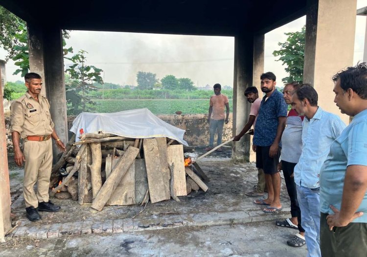 बेसहारा मूक-बधिर अजय का समाजसेवियों ने किया अंतिम संस्कार