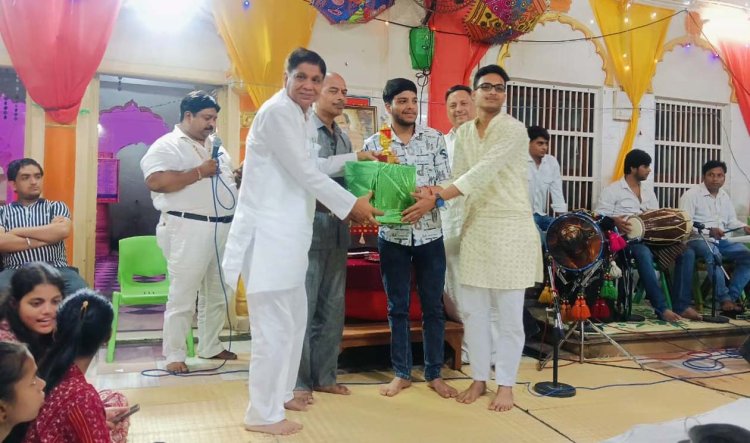 भजन संध्या में झूमे श्रद्धालु, रथयात्रा निकालने वालों का हुआ सम्मान