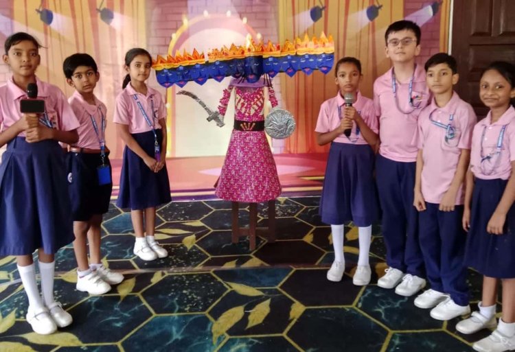आदर्श पब्लिक स्कूल के बच्चों ने बनाया रावण का पुतला