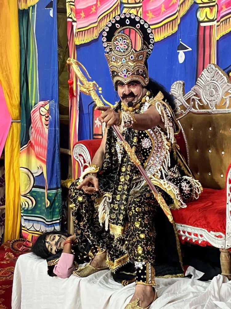 पूंछ में आग लगते ही हनुमान ने जलाई लंका, रामलीला में गूंजे जयकारे