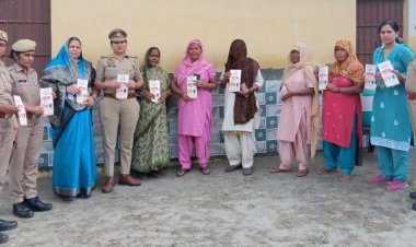 मिशन शक्ति टीम ने महिलाओं को दी साइबर सुरक्षा व सरकारी योजनाओं की जानकारी