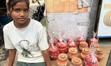 करवाचौथ पर्व को लेकर बाजारों में सजी करवों की दुकानें