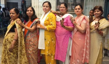 छात्राओं ने रचीं करवा चौथ की परंपरा, विजेता छात्राओं को मिला सम्मान