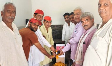 सपा कार्यकर्ताओं ने श्रद्धापूर्वक मनाई मुलायम सिंह यादव की पुण्यतिथि