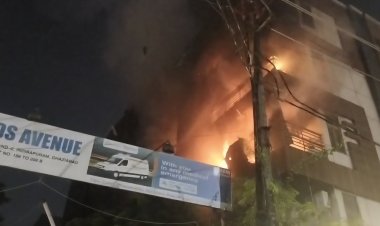 इंदिरापुरम की पांच मंजिला इमारत में भीषण आग, 19 परिवारों को सुरक्षित निकाला गया