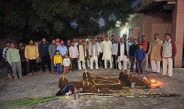 संयुक्त परिवार ने की विशालकाय गोवर्धन प्रतिरूप की पूजा