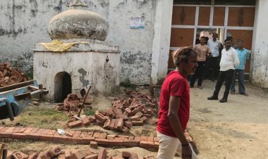 खट्टा प्रहलादपुर में भूमिया मंदिर की चारदीवारी पर बवाल